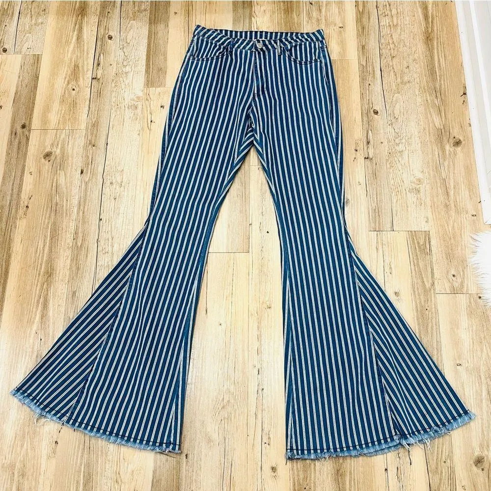 SAINTS & HEARTS High Rise Extreme Flare Jean buckle size Medium - Image 3