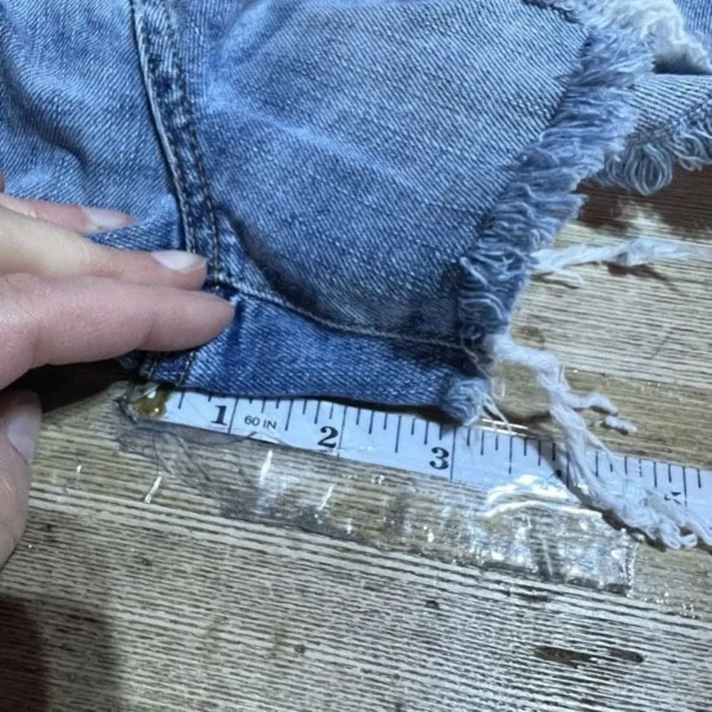 Old Navy Distressed‎ cut off Frayed Boyfriend Denim Shorts Medium Wash Size 0 - Image 7