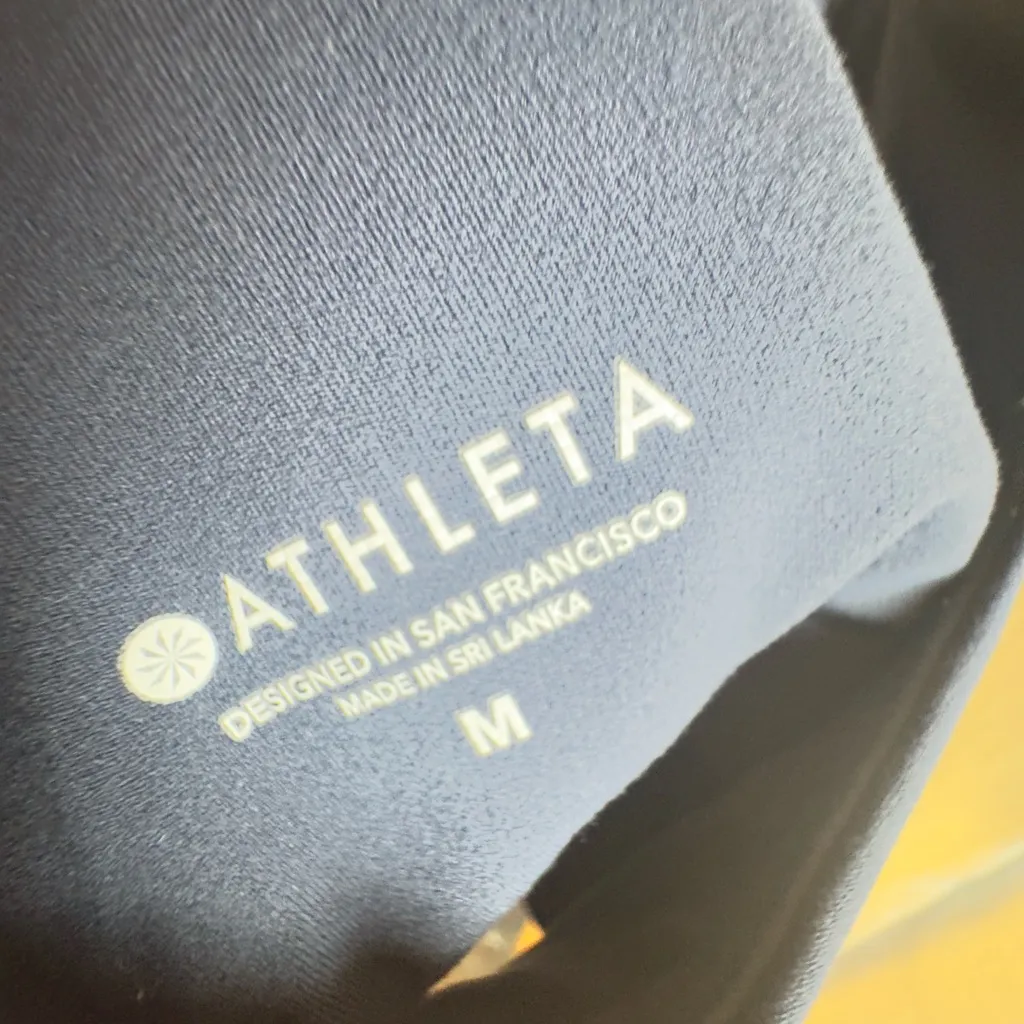 Athleta Conscious Crop Bra Top size Medium in Navy - Image 9