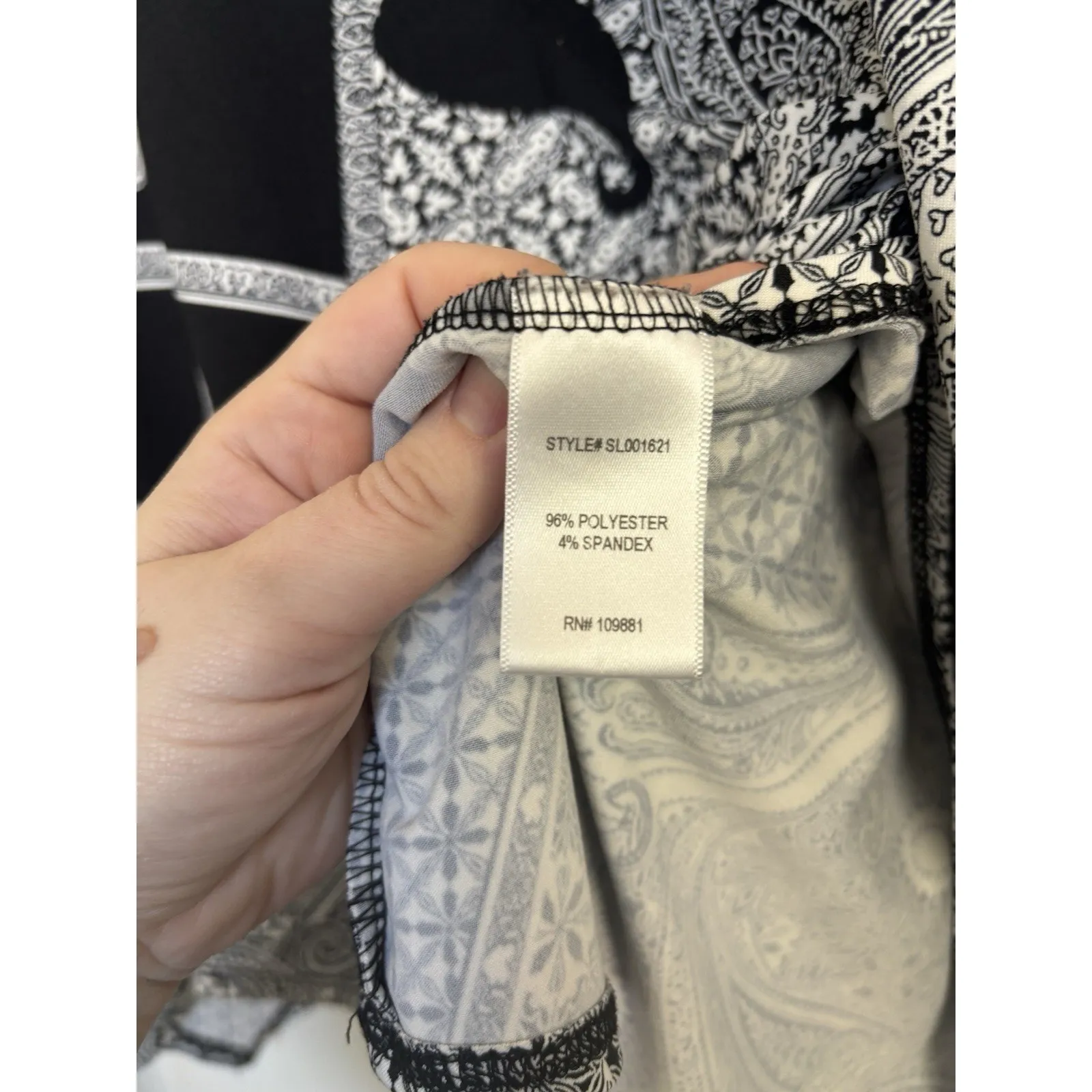 Sunny Leigh Paisley Print Black White Tunic Top Size Medium Asymmetrical Stretch - Image 6