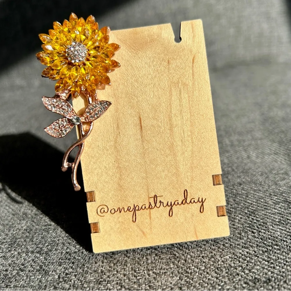 Sunflower Rhinestone Fashion Brooch, Pin, Bling, Sparkly, Rose Gold, White Gold - Image 6