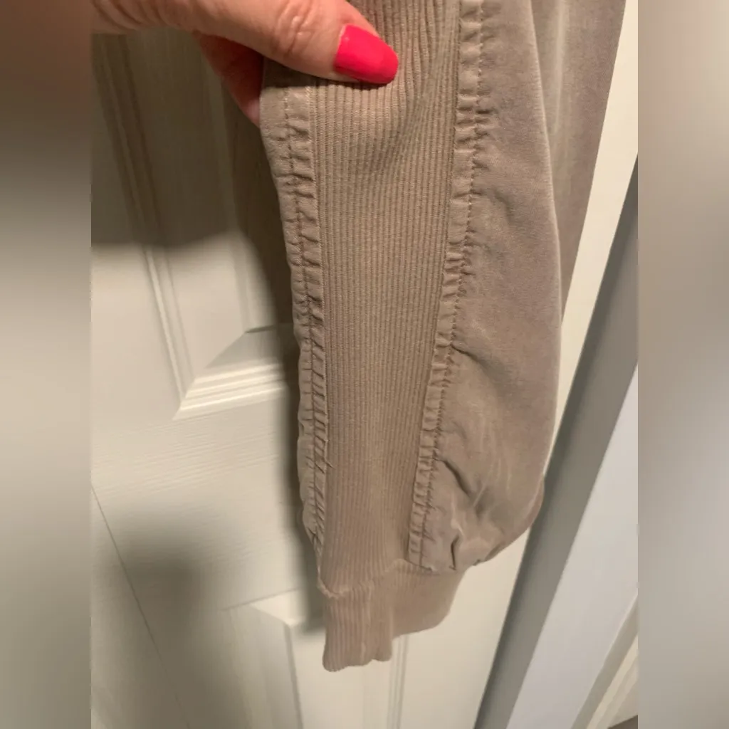 Aerie Super Soft Tan/ Khaki Jogger Pants Size Small - Image 2