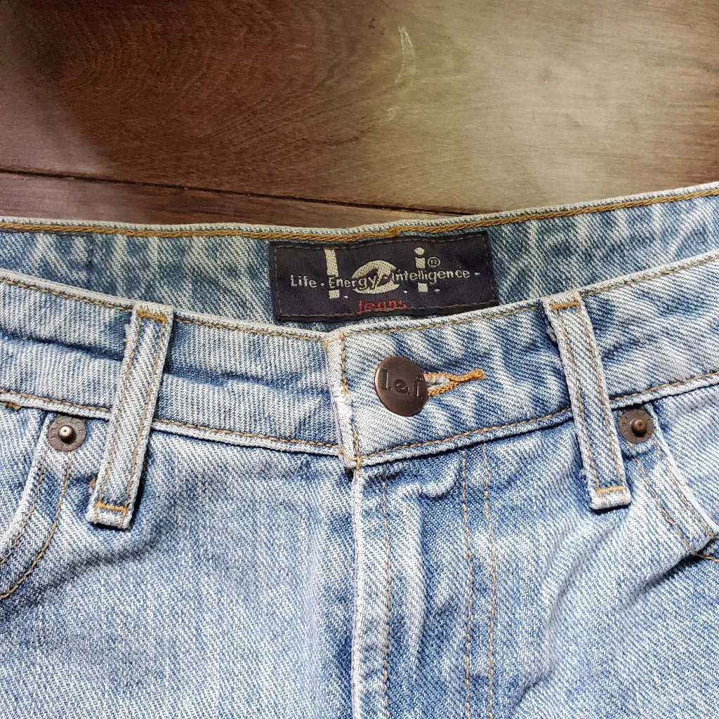 L e I shorts size 7 juniors in light wash Blue - Image 3