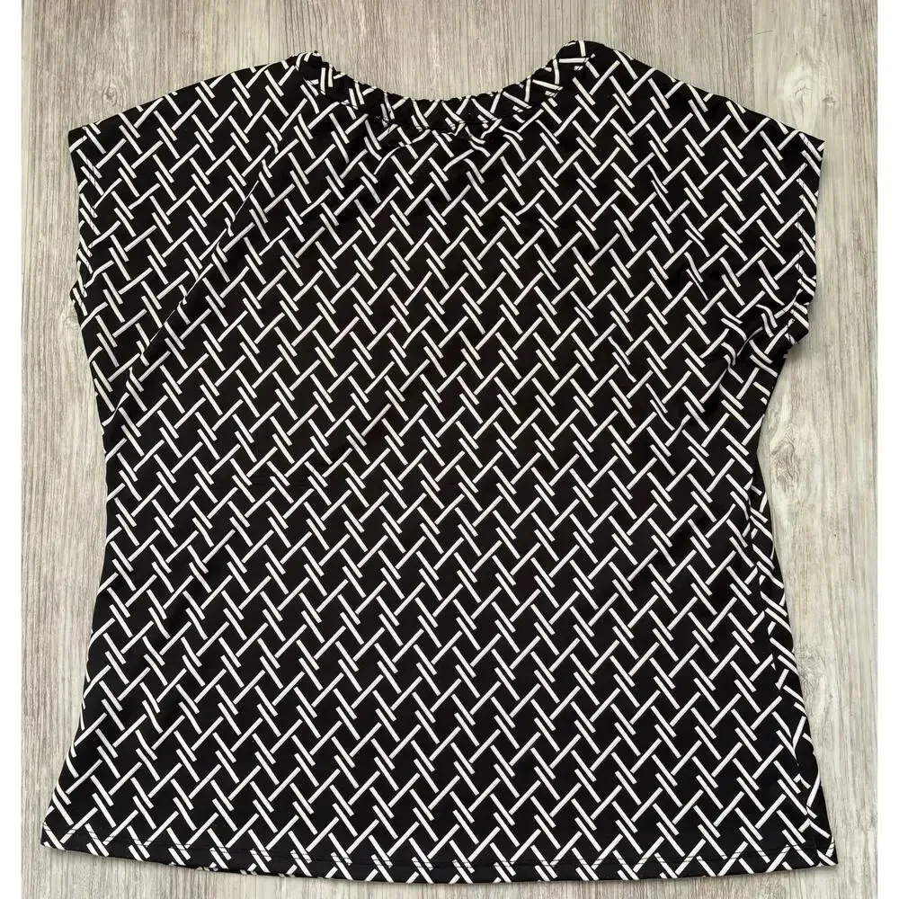 Juniper + Lime | Women's Criss Cross Stitch Short Sleeve Blouse | Petite Medium Black - Image 2
