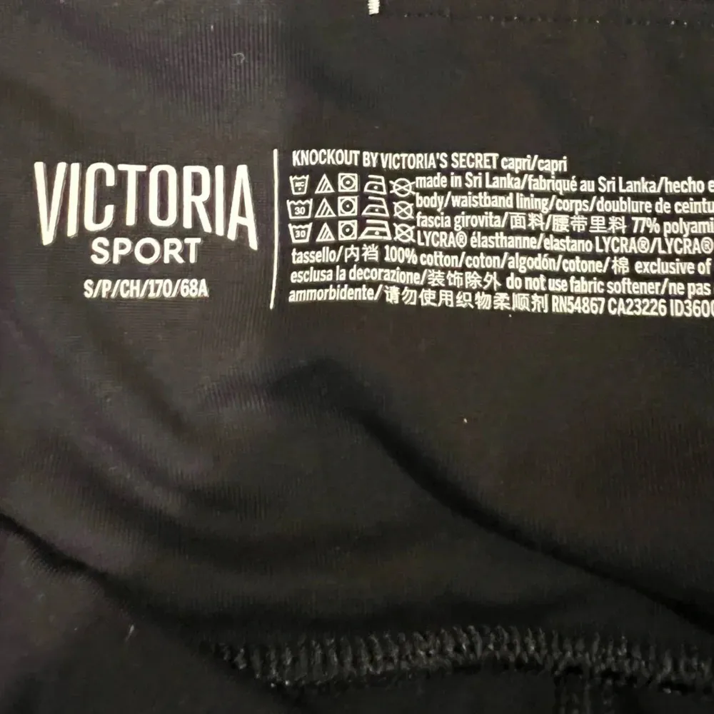 Victoria’s Secret Victoria Sport Black Knockout Capri Leggings Size Small - Image 2