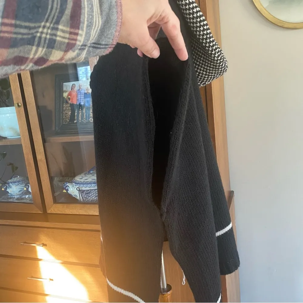 Cocogio Southwestern Print Hooded Poncho Black Size undefined - Image 4