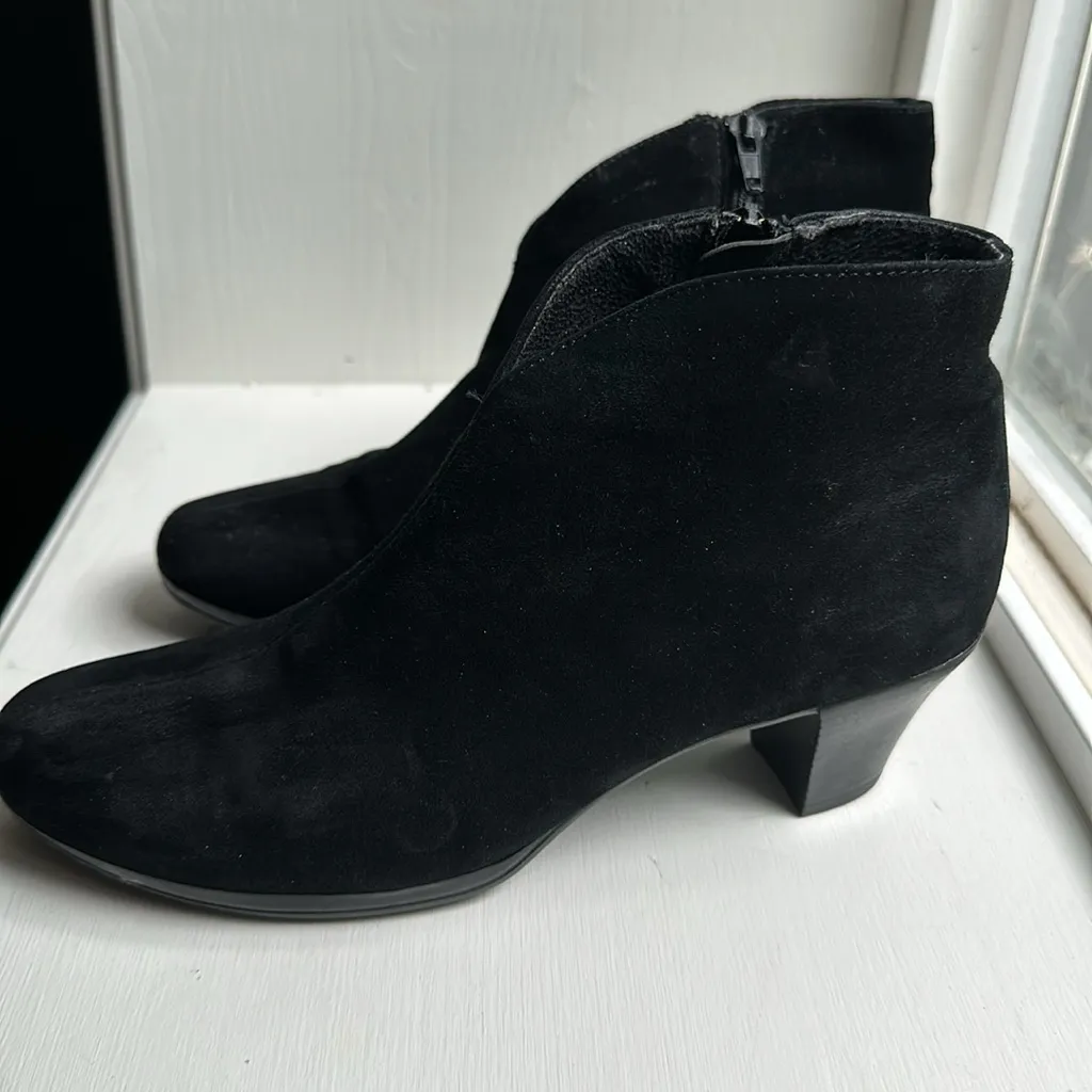 Munro black suede ankle boots - Image 2