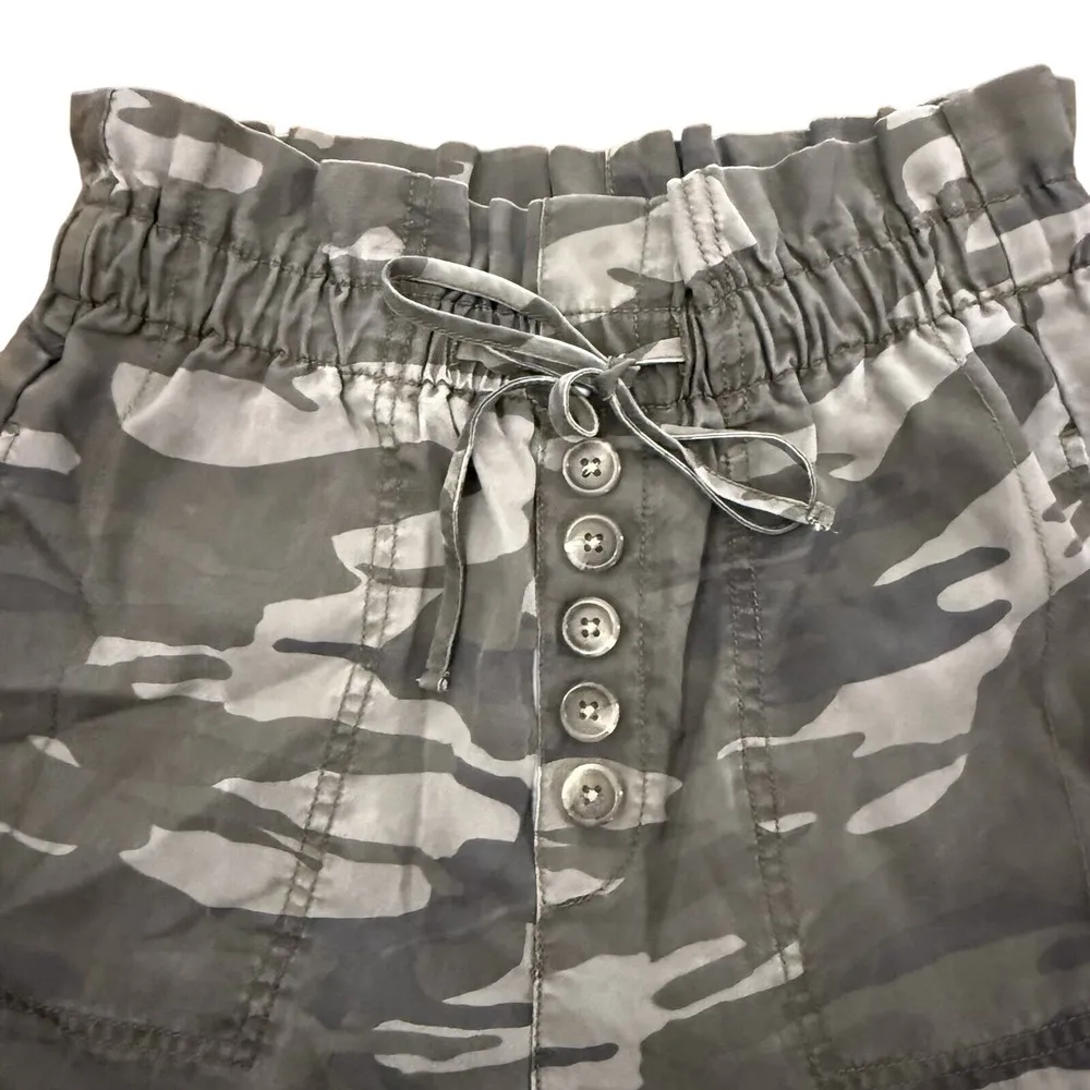 Express Shorts Womens Size XS Pull On Green Camouflage Drawstring Inseam 2" - Image 3
