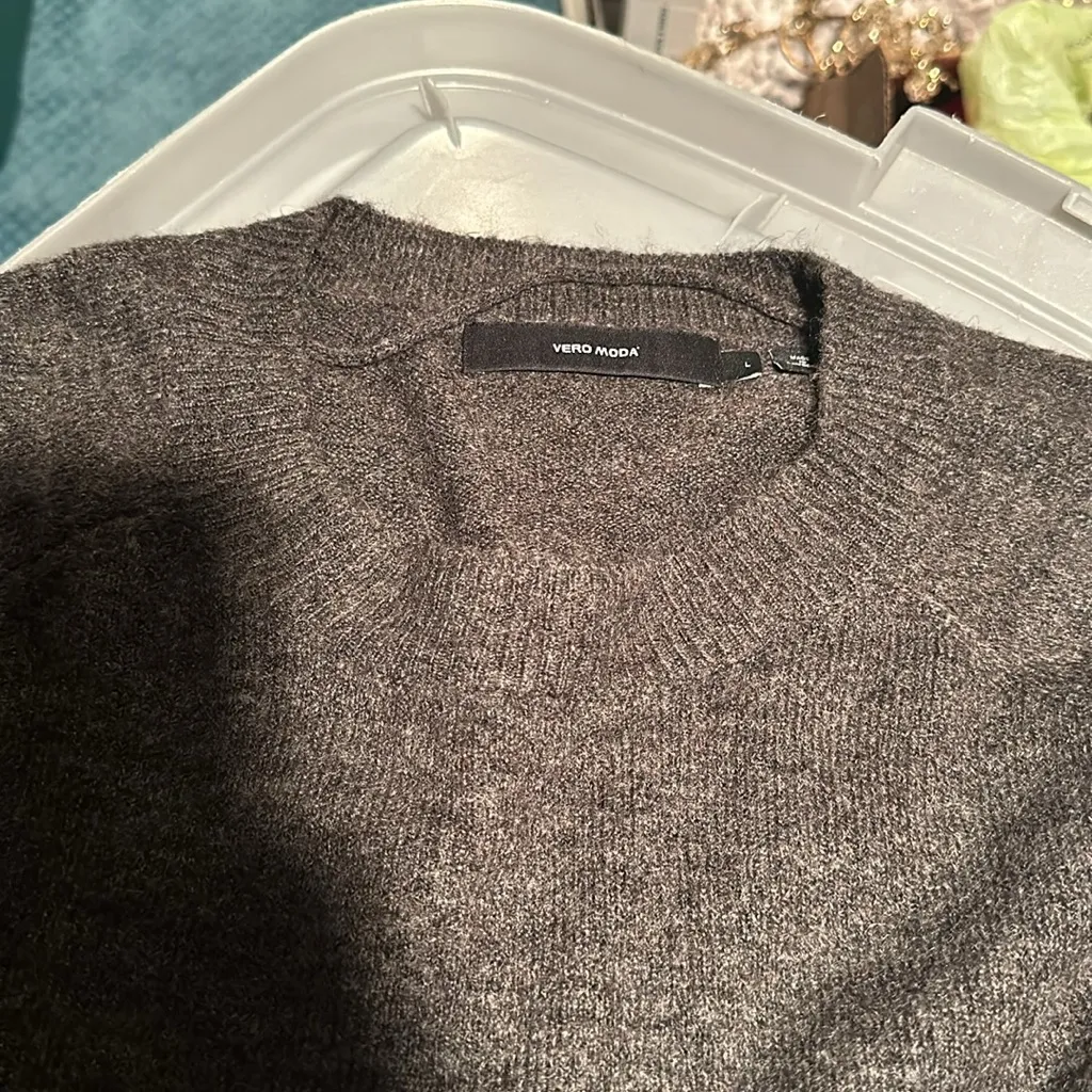 Vero mods grey sweater large NWOT - Image 13
