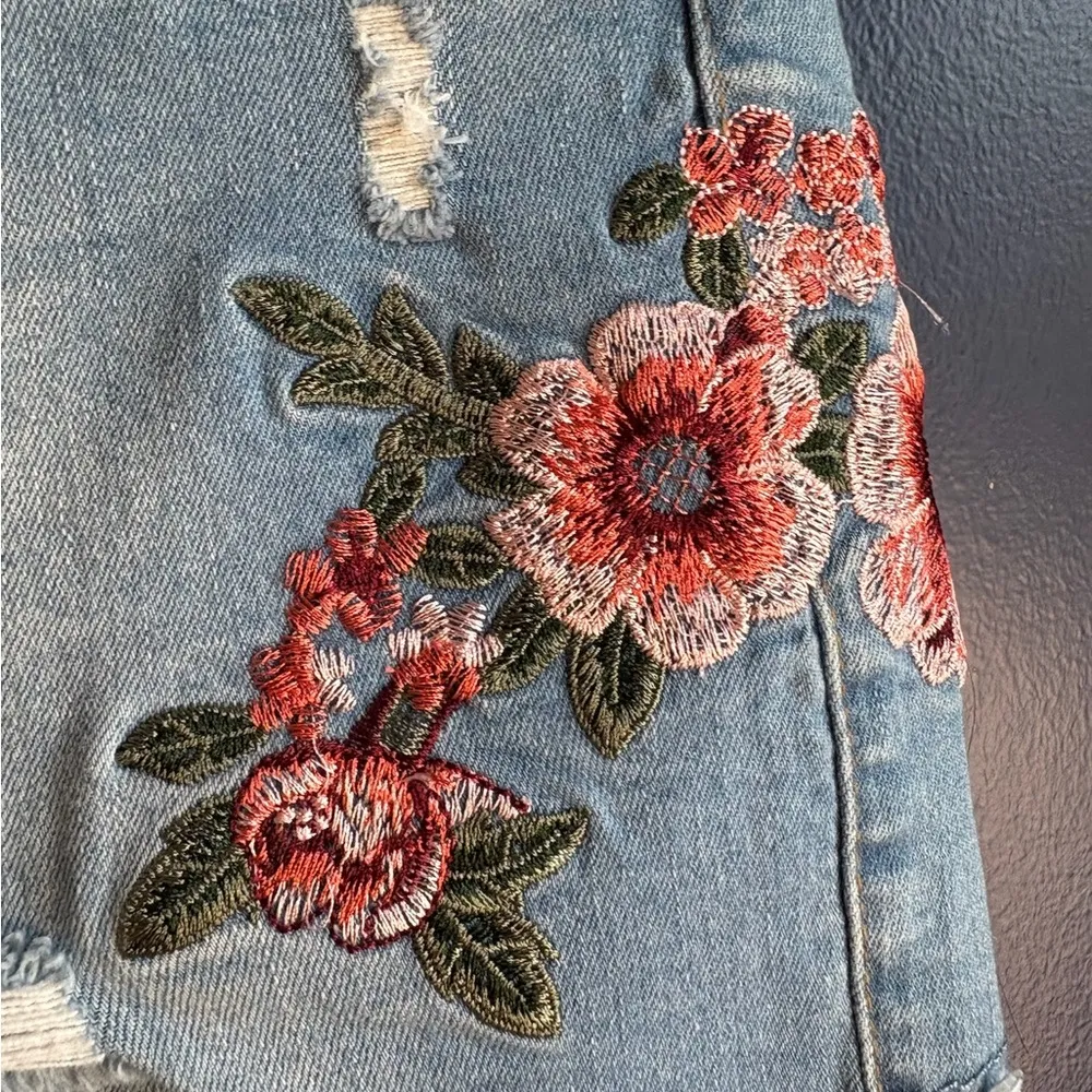 Wax JeanEmbroidered Denim Shorts size M - Image 10