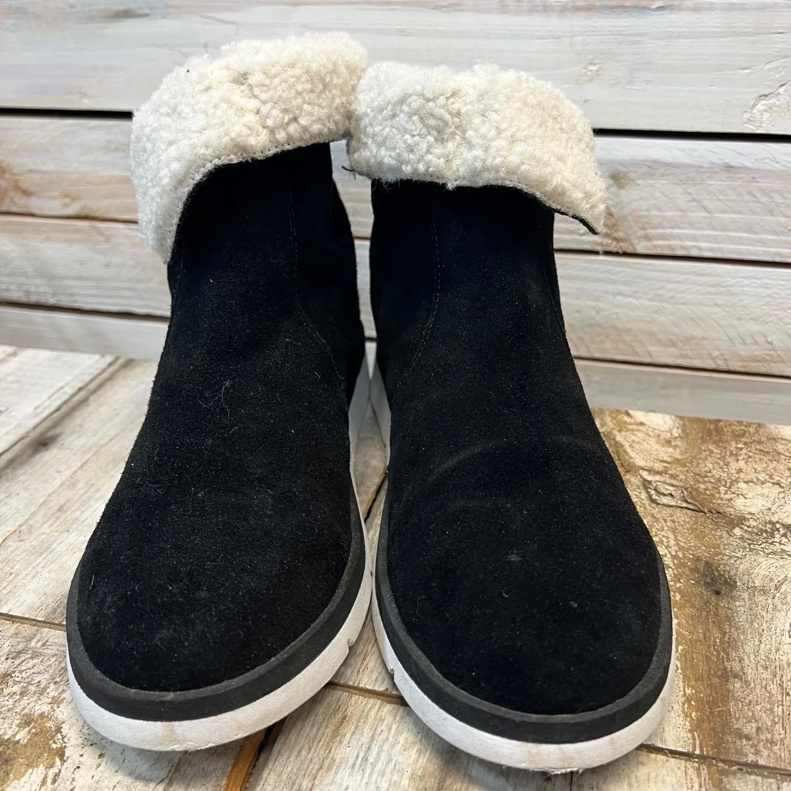 Vintage Black Suede Shearling Lined Fold Over Ankle Boots Cozy Winter 8 - Image 4