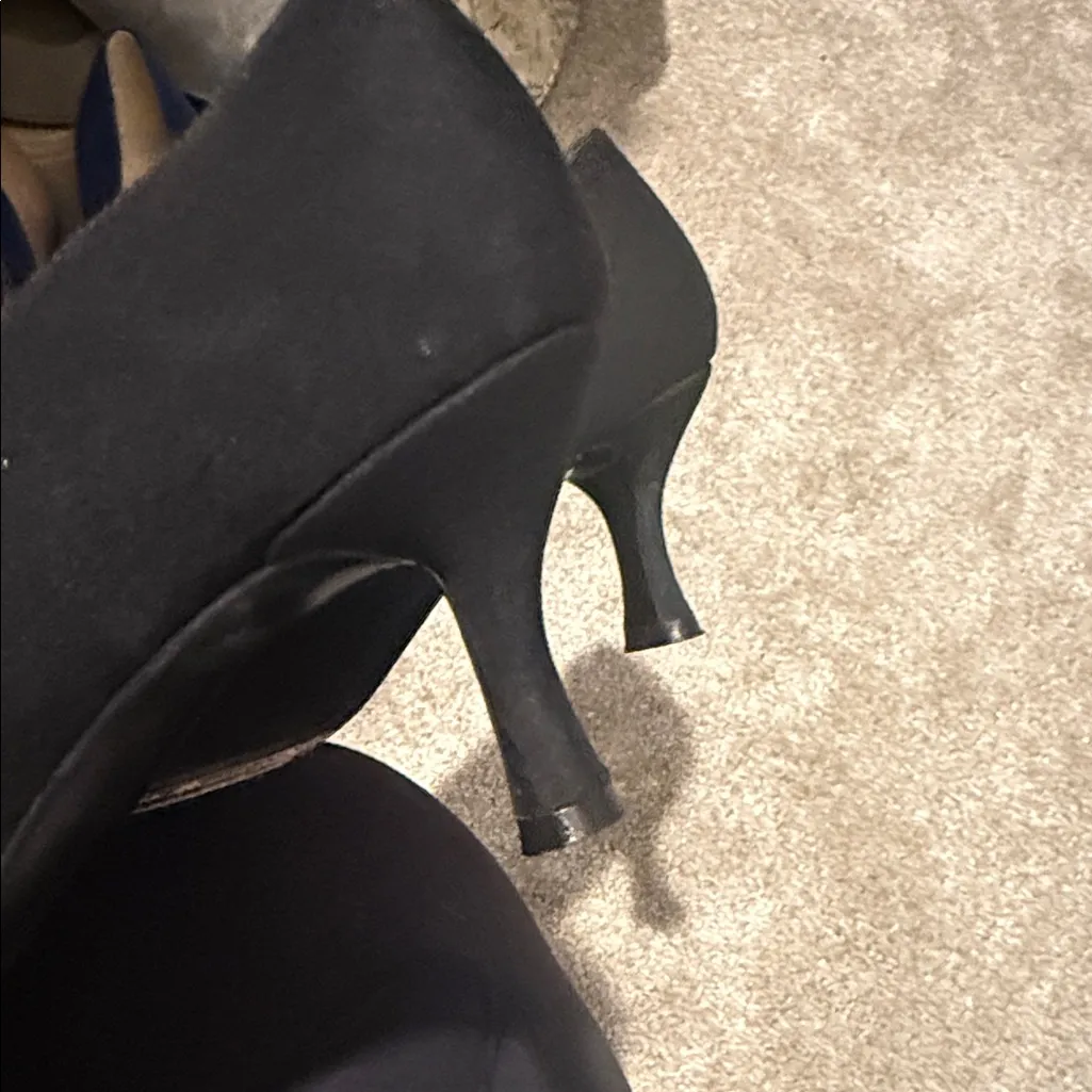 Stuart Weitzman Black close toed pointed heels! - Image 5