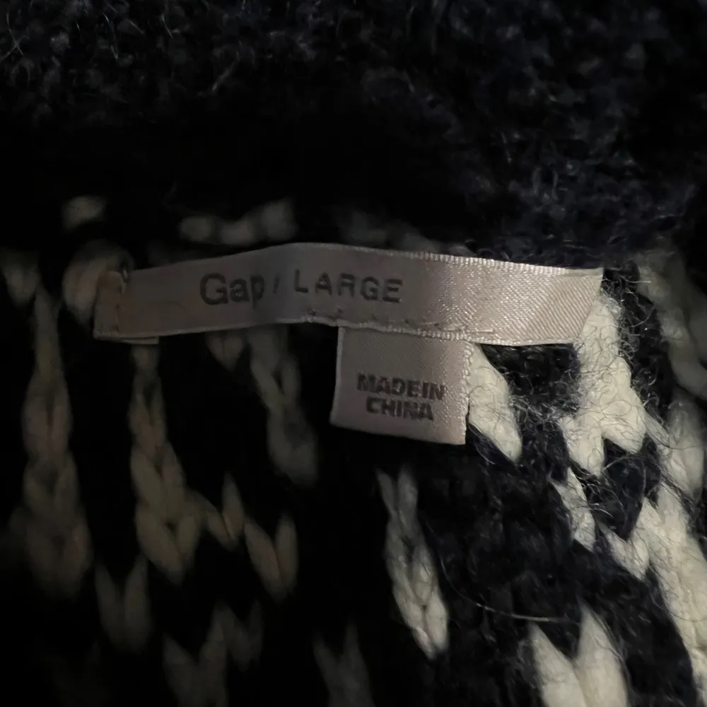 GAP Fair Isle Shaw Cardigan size large warm navy blue and white sweater - Image 6