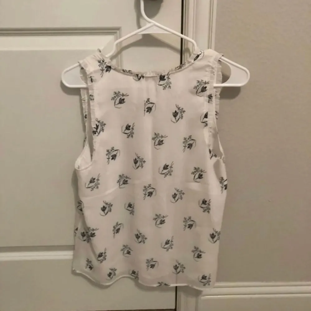 Abercrombie and Fitch Ruffle Shell blouse tank top - Image 4