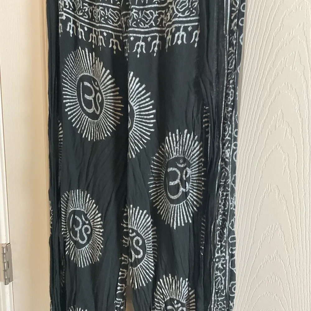 Earth Bound Trading size small Boho Sheer Black Pants White - Image 3