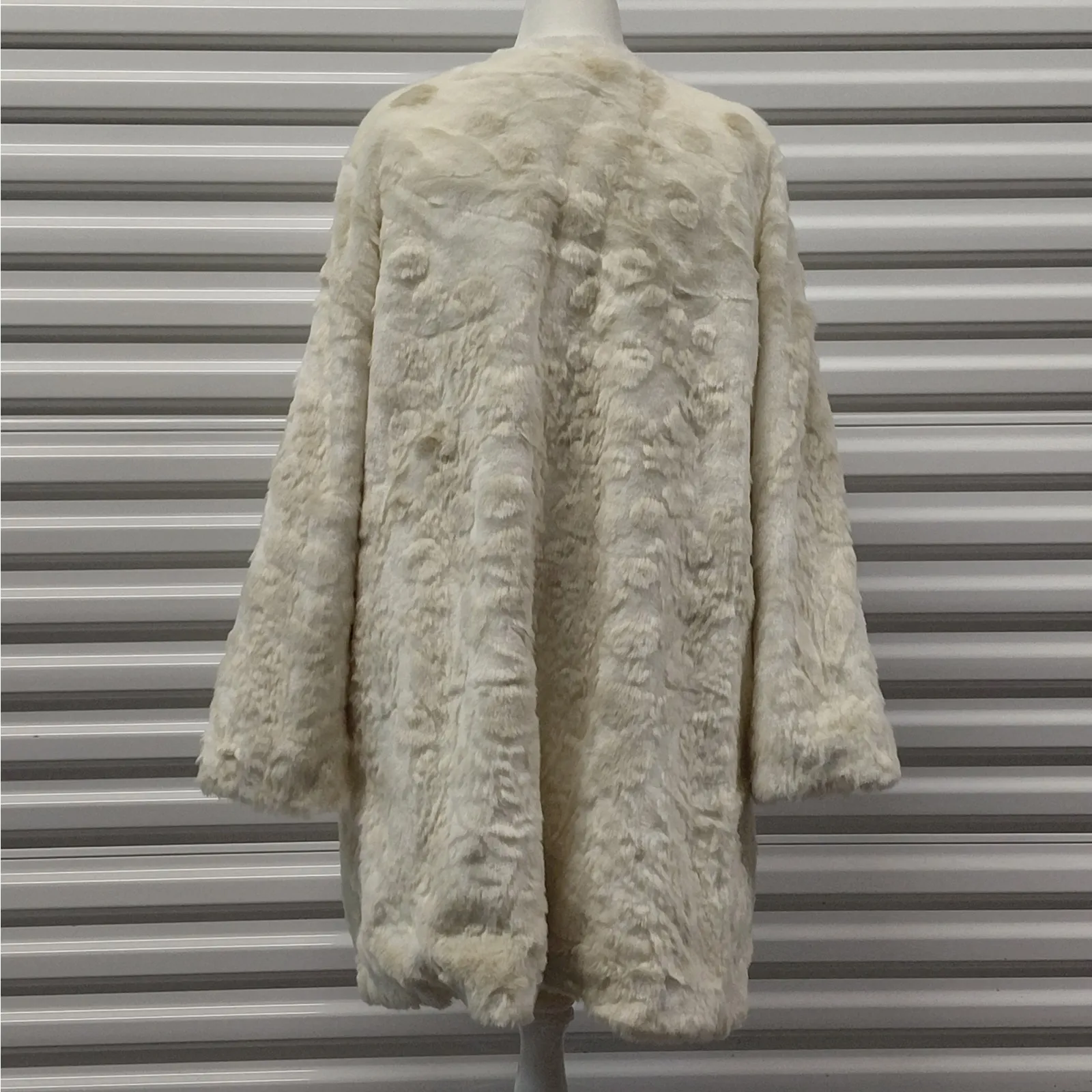Donna Salyers Fabulous Furs Ivory Faux Fur Coat Plus 3X Long Plush Winter Jacket - Image 4