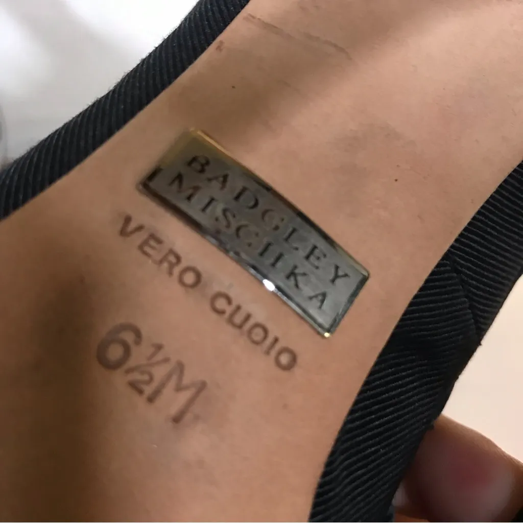 BADGLEY MISCHKA BLACK FABRIC & LEATHER RUFFLES CLASSIC PUMP HEELS (6.5M) - Image 14