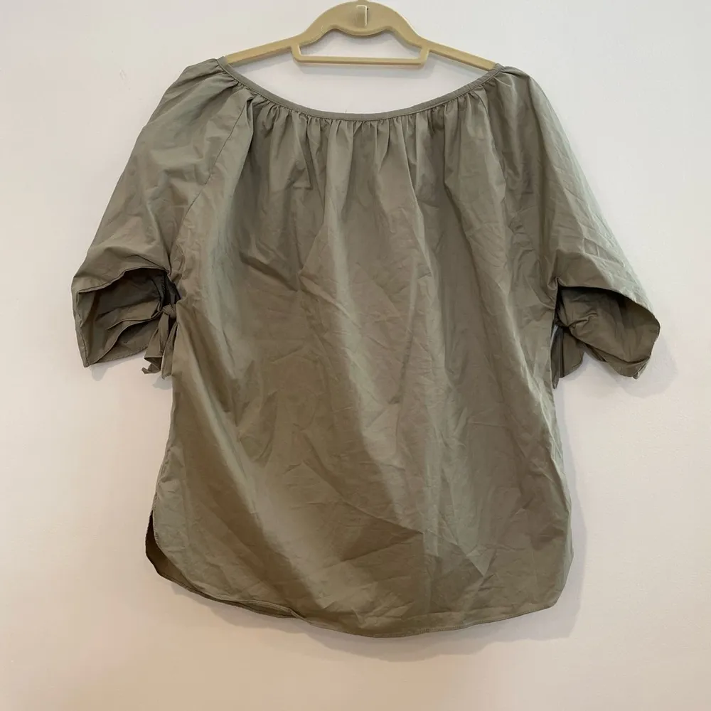 Hatch Maternity Silk Blend Top Size Small Short Sleeves Tie Detail Sage Green - Image 3