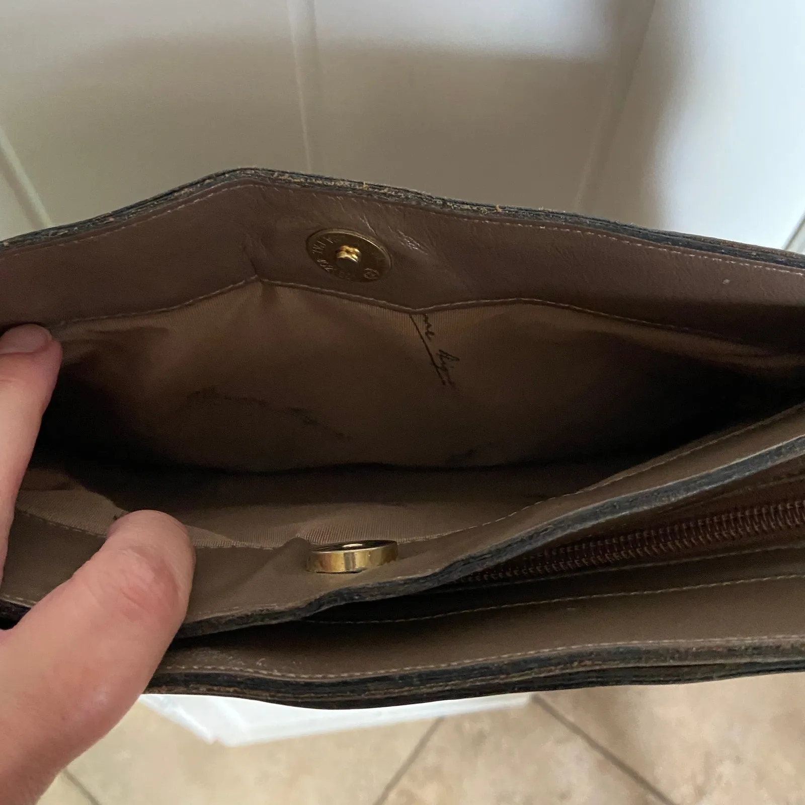 Etienne Aigner Taupe Brown Shoulder Bag Accordian Purse Lots of Pockets‎ - Image 4