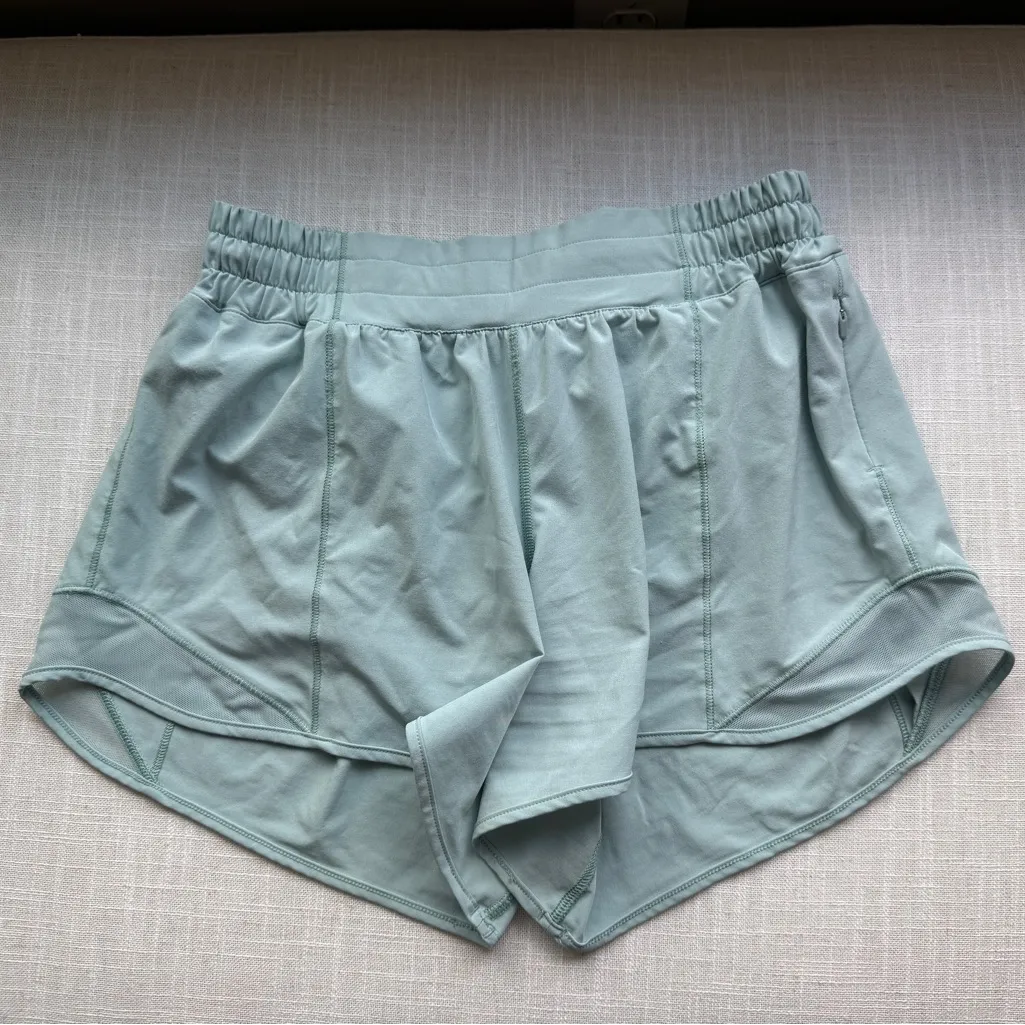 Lululemon Hotty Hot Short *Long 4" in Hazy Jade | 6 tall - Image 3