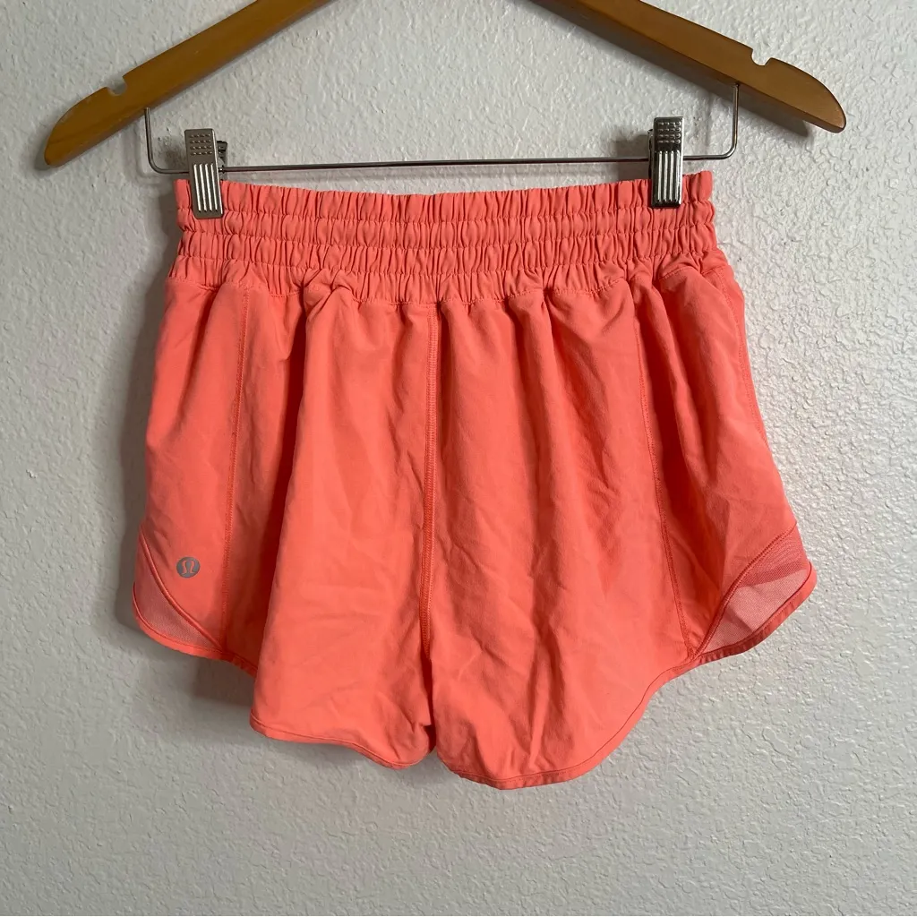 Lululemon Hotty Hot Coral Hot Pink Shorts 2.5" Inseam Size 6 - Image 4