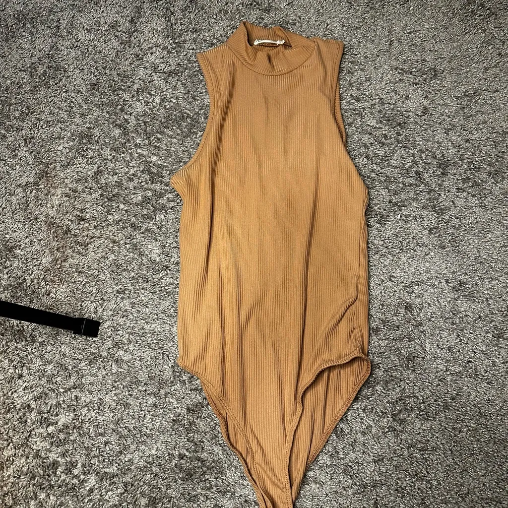 Heart & Hips Tan Sleeveless Bodysuit - Image 2