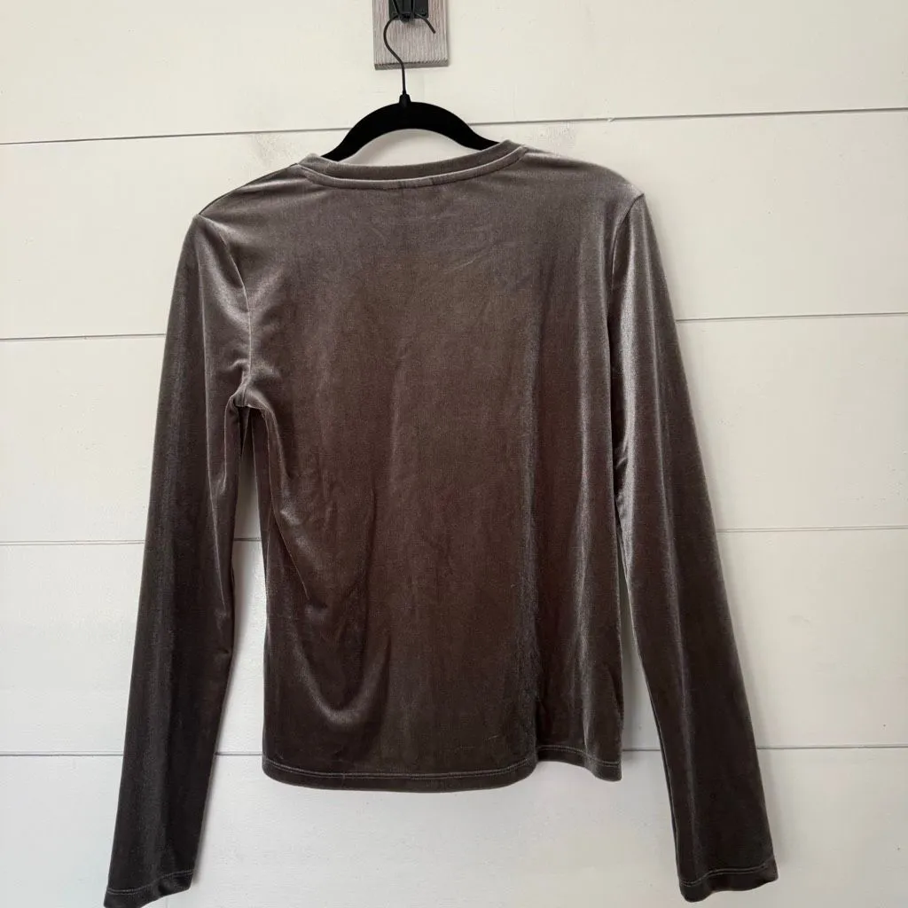 Gap Women’s Small Gray Brown Velvet Longsleeve - Image 4