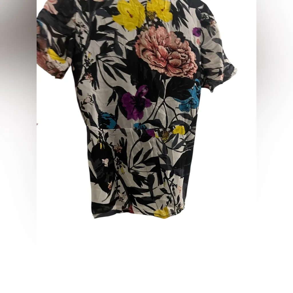 Lucky Brand
LUCKY BRAND ABSTRACT FLORAL
WRAP SHIRT size XS - Image 3