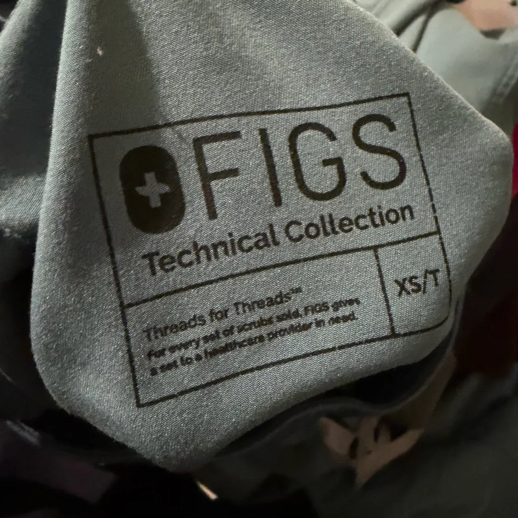 Figs XS Caterina Top and XS/T Kade Cargos Hydrogreen - Image 2