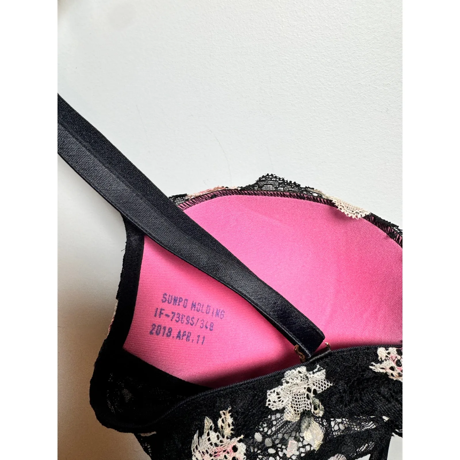 Victoria's Secret Women's Size 34B Black Pink Lace Sample T-Shirt Bra - Image 9