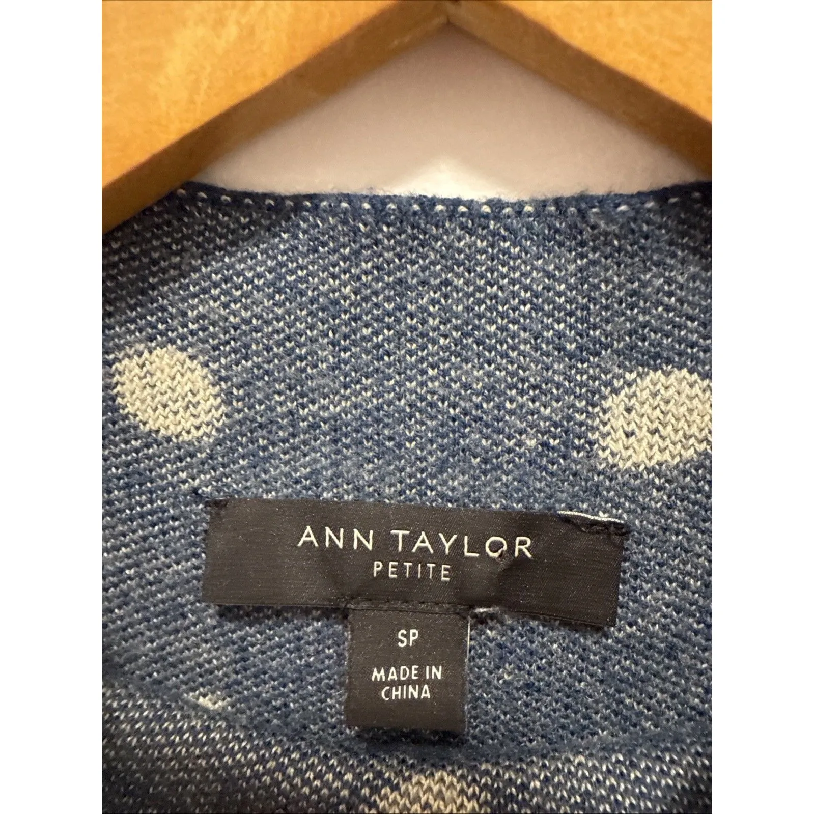 Ann Taylor Women's Blue & Cream Polka Doy Print Top Size S Petite‎ Sleeveless - Image 4