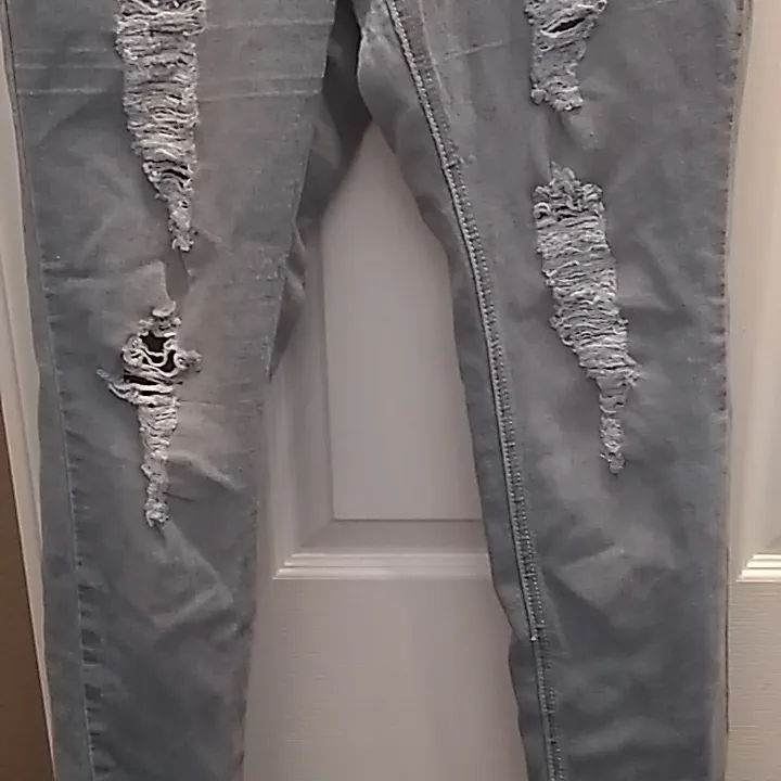 FINAL MARKDOWN Junior bob distressed jeans 13 Size undefined - Image 3