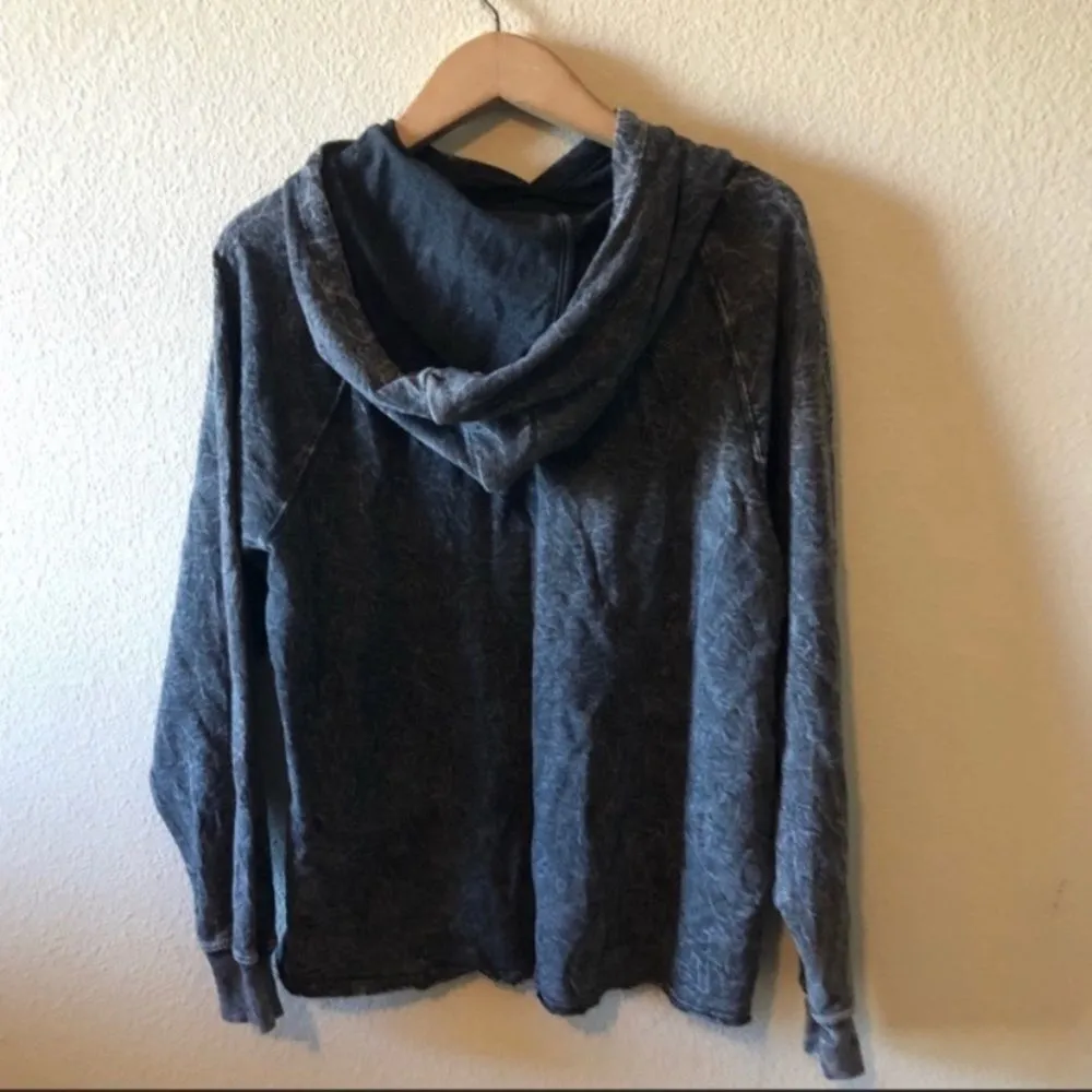 Torrid black mineral wash midi hoodie small - Image 4