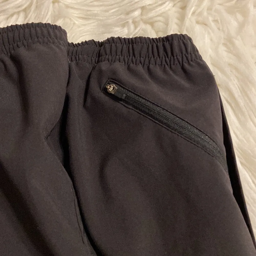 REI Women Shorts size M inseam 6” excellent condition color black Size M - Image 10