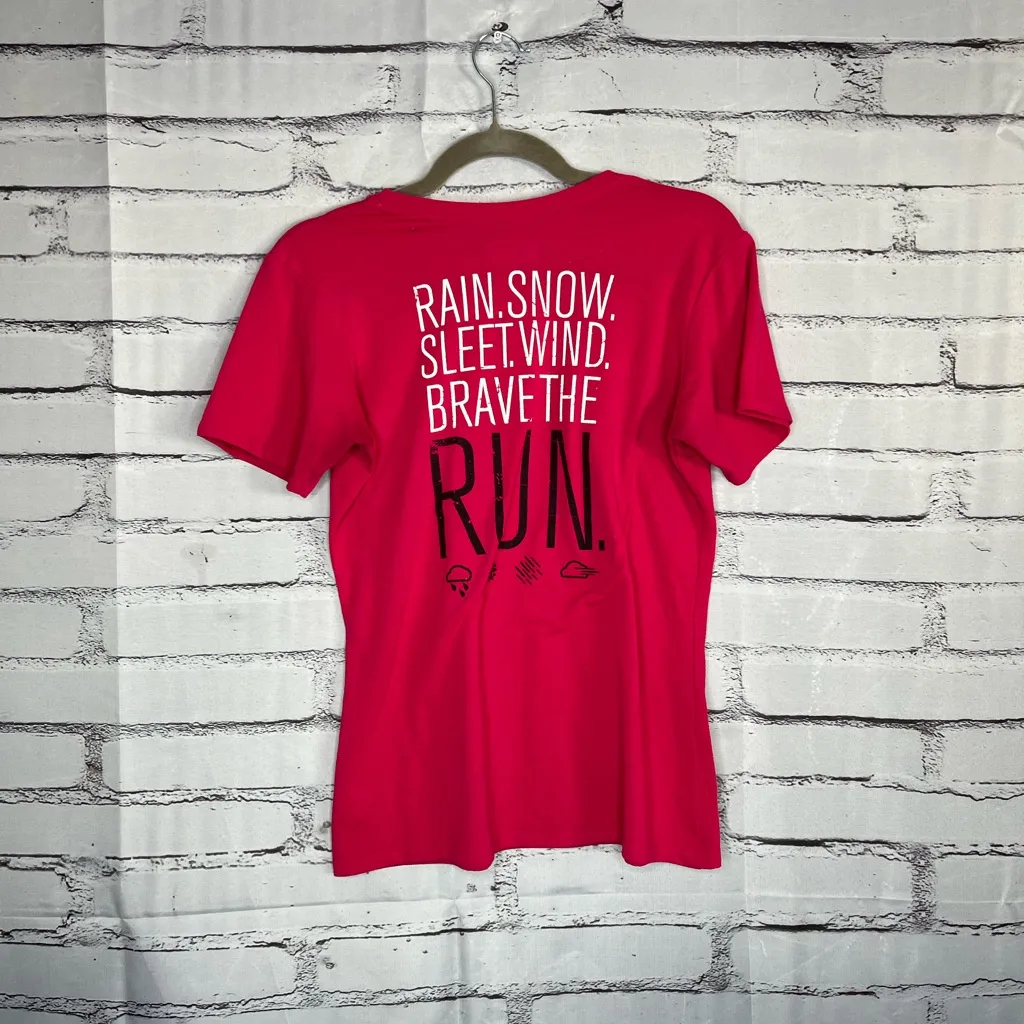 Under Armour Magenta “Brave the Run” HeatGear Athletic Tee S/M Runner Athleisure - Image 9