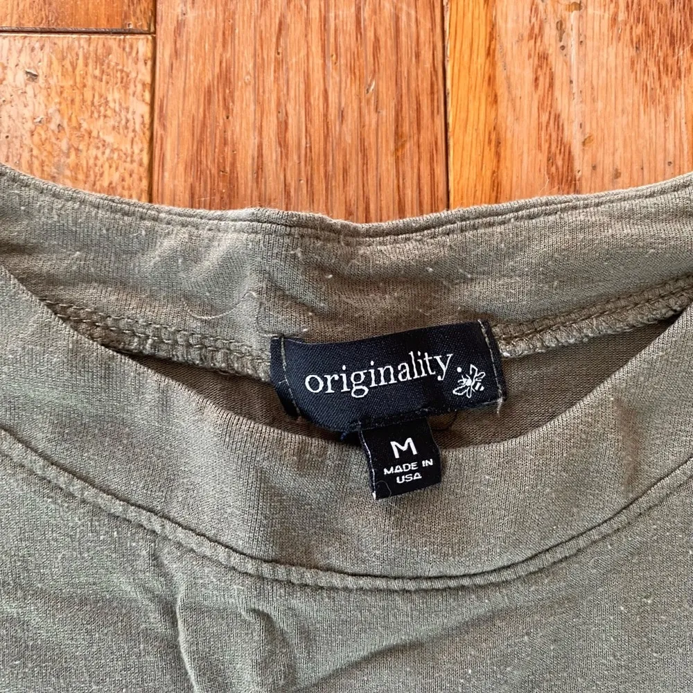 Olive green ruffle boxy top Size M - Image 3