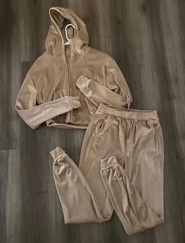 Skims 2025 Velour Incredible Joggers Photo 