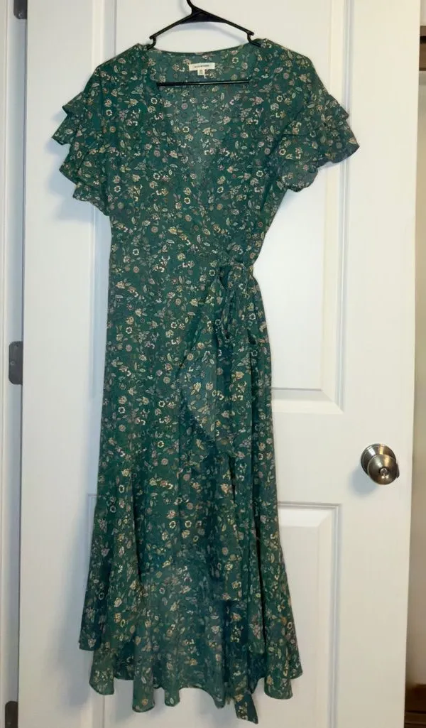 max studio emerald green dress Floral Wrap Midi Size XS - $14 Green sequin Style:V Neck Sleeveless Brand: Madden Girl 2-in-1 Off-Shoulder Lace Ball Cutout for best