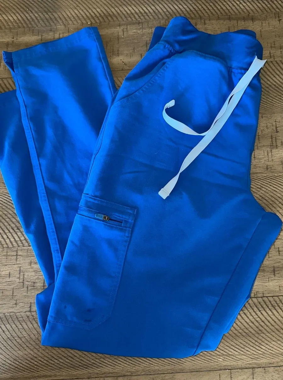 FIGS High Rise Yola Cargo Scrub Pants – Royal Blue (Style #W22SW2013T)