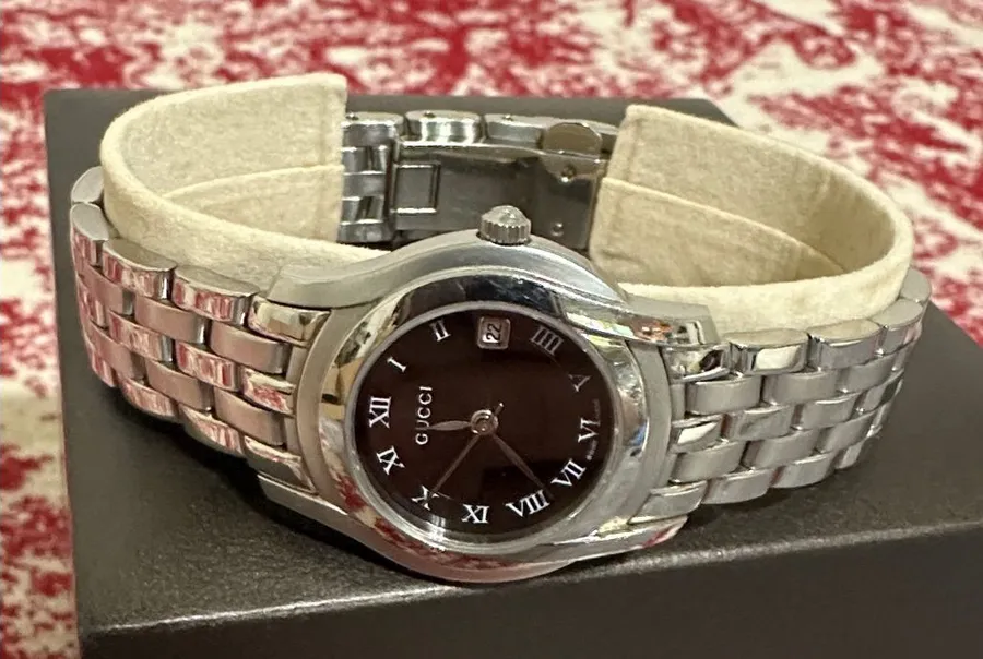 Gucci Womens Silver Stainless Steel Black Dial Watch