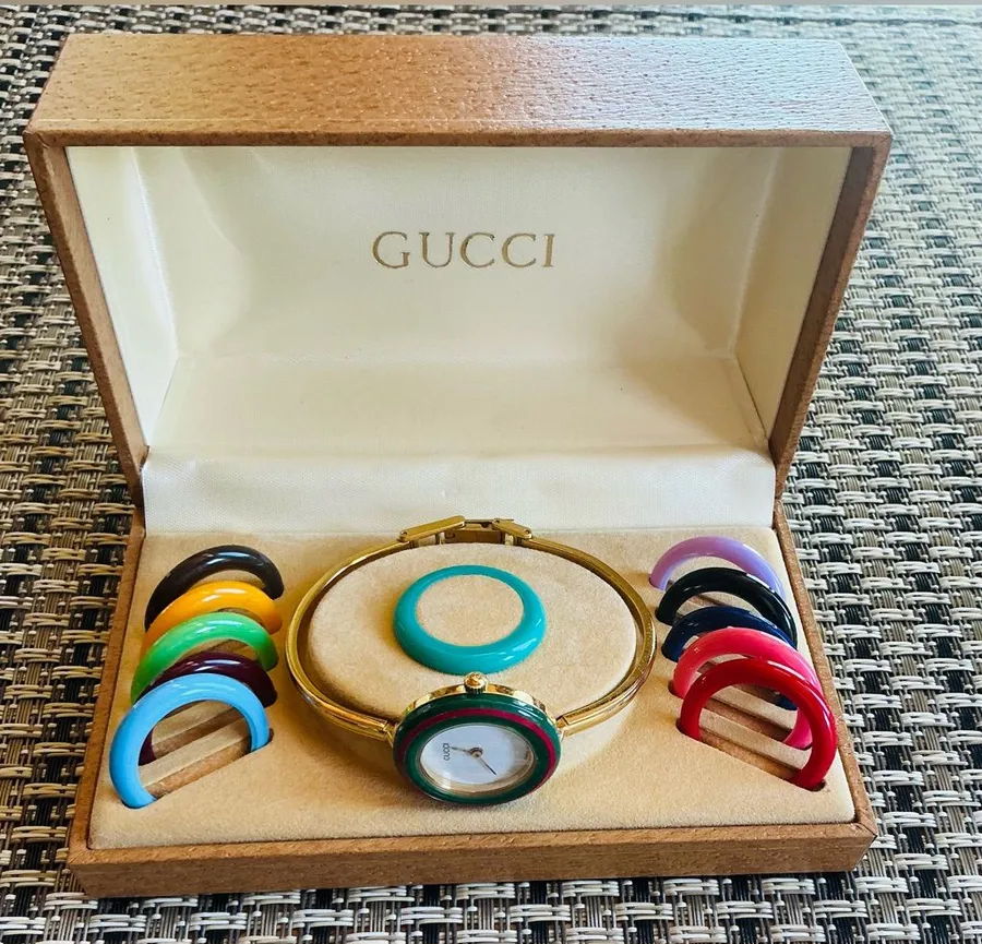 Beautiful GUCCI watch with full set of bezels in NICE colors💜🩵💚💛❤️🖤💙