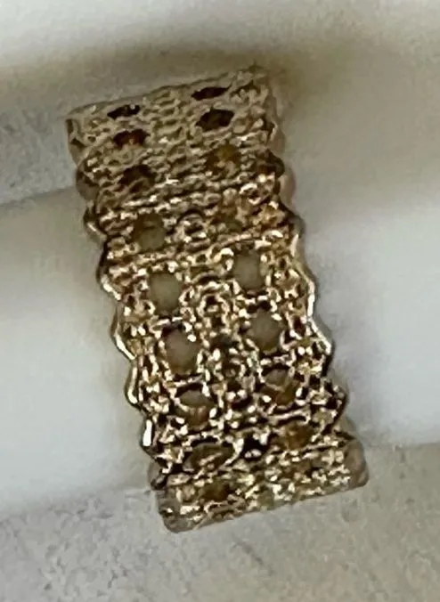 Gold tone band ring
