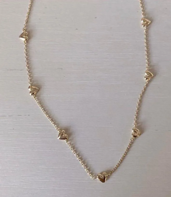 NWOT gold dainty heart necklace