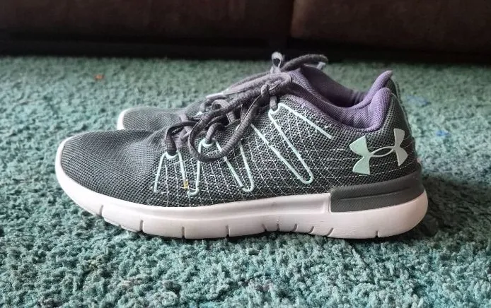 Under Armour women's Thrill 3 Running Shoes 6