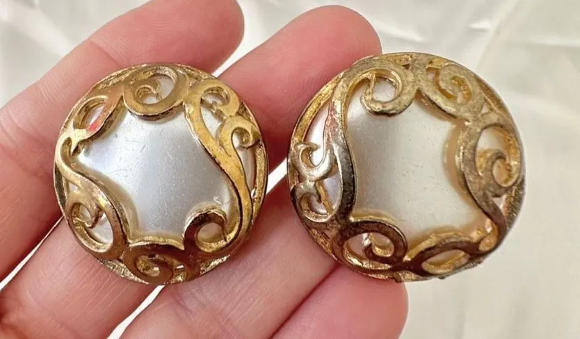 Gold tone and white circle clip on earrings