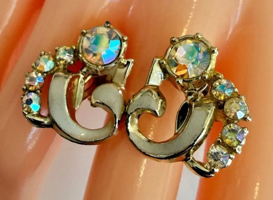 Vintage Aurora Borealis Rhinestone screw back Earrings