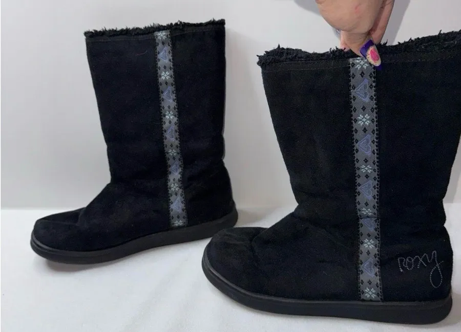 Black Roxy boots