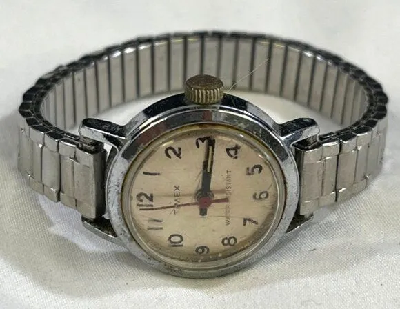 Vintage Timex Women's Silver Water Resistant Watch SKU 5392