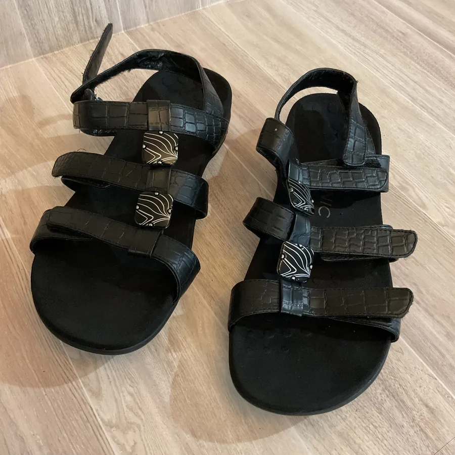 Vionic Amber Black Croc Embossed Adjustable Orthotic Sandals Womens 9 44 AMBER