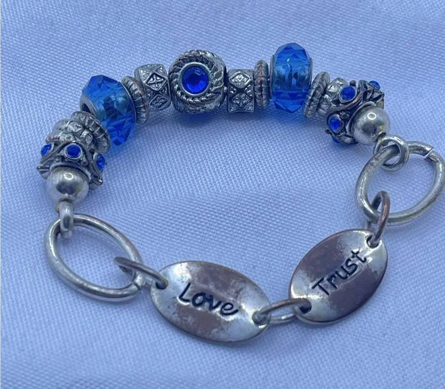 Handmade Blue Glass Bead Rhinestone Silver Tone Heart Charm Bracelet B34 White